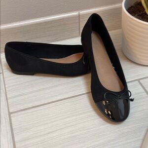 Chic Black Flats with Glossy Toe Cap
